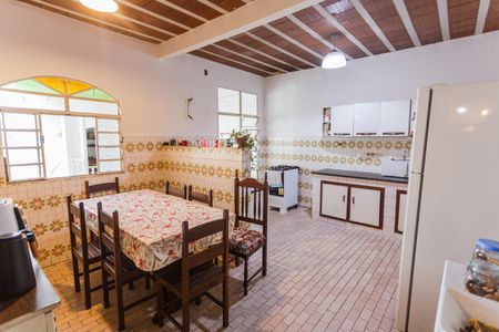 Casa à venda com 360m², 4 quartos e 5 vagas Casa à venda com 360m², 4 quartos e 5 vagasCopa/Cozinha