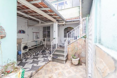 Casa à venda com 360m², 4 quartos e 5 vagas Casa à venda com 360m², 4 quartos e 5 vagasQuintal/Área de Serviço