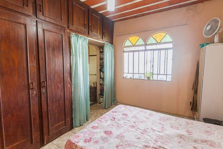 Casa à venda com 360m², 4 quartos e 5 vagas Casa à venda com 360m², 4 quartos e 5 vagasSuíte