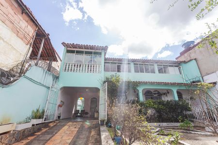 Casa à venda com 360m², 4 quartos e 5 vagas Casa à venda com 360m², 4 quartos e 5 vagasFachada 1