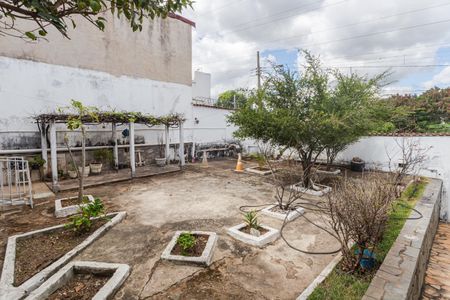 Casa à venda com 360m², 4 quartos e 5 vagas Casa à venda com 360m², 4 quartos e 5 vagasJardim