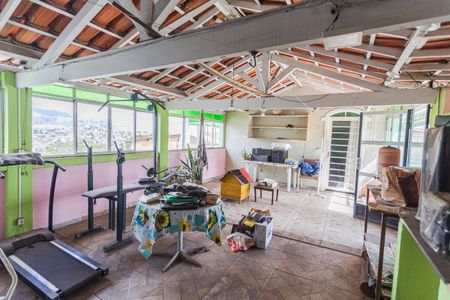 Casa à venda com 360m², 4 quartos e 5 vagas Casa à venda com 360m², 4 quartos e 5 vagasTerraço/Salão de Festas
