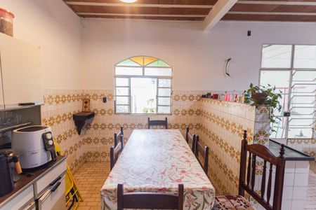 Casa à venda com 360m², 4 quartos e 5 vagas Casa à venda com 360m², 4 quartos e 5 vagasCopa/Cozinha