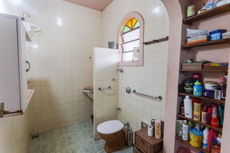 Casa à venda com 360m², 4 quartos e 5 vagas Casa à venda com 360m², 4 quartos e 5 vagasBanheiro da Suíte