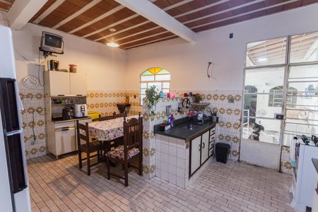 Casa à venda com 360m², 4 quartos e 5 vagas Casa à venda com 360m², 4 quartos e 5 vagasCopa/Cozinha