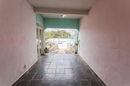Casa à venda com 360m², 4 quartos e 5 vagas Casa à venda com 360m², 4 quartos e 5 vagasGaragem/Entrada
