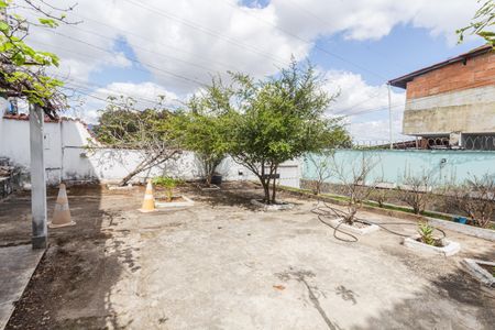 Casa à venda com 360m², 4 quartos e 5 vagas Casa à venda com 360m², 4 quartos e 5 vagasJardim