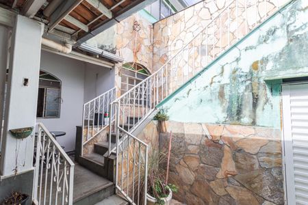 Casa à venda com 360m², 4 quartos e 5 vagas Casa à venda com 360m², 4 quartos e 5 vagasEscada de Acesso ao Terraço/Salão de Festas