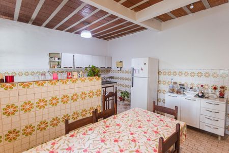 Casa à venda com 360m², 4 quartos e 5 vagas Casa à venda com 360m², 4 quartos e 5 vagasCopa/Cozinha