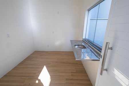 cozinha de casa de condomínio para alugar com 3 quartos, 70m² em Pindorama, Belo Horizonte