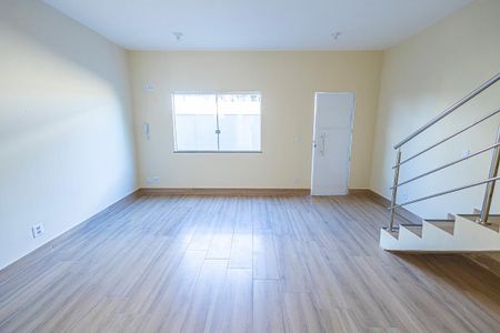 sala de casa de condomínio para alugar com 3 quartos, 70m² em Pindorama, Belo Horizonte