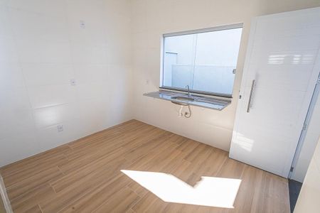 cozinha de casa de condomínio para alugar com 3 quartos, 70m² em Pindorama, Belo Horizonte