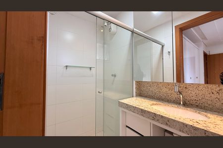 Apartamento à venda com 84m², 3 quartos e 2 vagas Apartamento à venda com 84m², 3 quartos e 2 vagasBanheiro da Suíte
