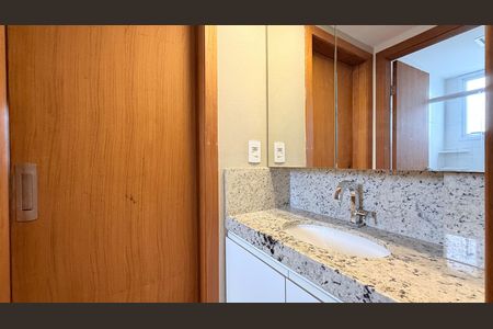 Apartamento à venda com 84m², 3 quartos e 2 vagas Apartamento à venda com 84m², 3 quartos e 2 vagasBanheiro das Semi-suítes