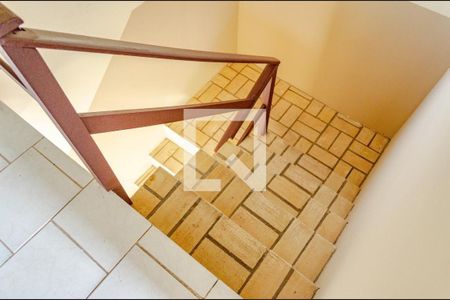 Casa para alugar com 140m², 2 quartos e 2 vagas Casa para alugar com 140m², 2 quartos e 2 vagasEscada