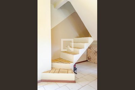 Casa para alugar com 140m², 2 quartos e 2 vagas Casa para alugar com 140m², 2 quartos e 2 vagasEscada