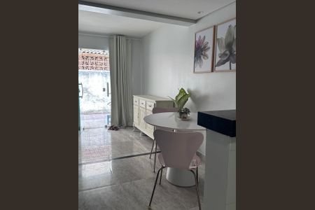 Casa de condomínio para alugar com 110m², 4 quartos e 2 vagas Casa de condomínio para alugar com 110m², 4 quartos e 2 vagasSala