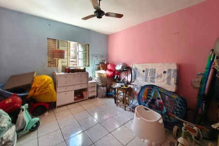 Casa à venda com 195m², 2 quartos e 4 vagas Casa à venda com 195m², 2 quartos e 4 vagasCasa 2 - Quarto