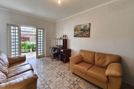 Casa à venda com 195m², 2 quartos e 4 vagas Casa à venda com 195m², 2 quartos e 4 vagasSala de Estar