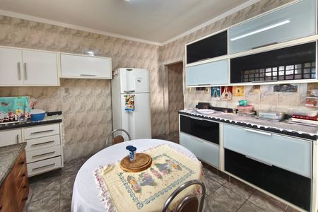 Casa à venda com 195m², 2 quartos e 4 vagas Casa à venda com 195m², 2 quartos e 4 vagasCozinha