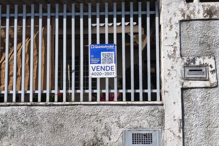Casa à venda com 195m², 2 quartos e 4 vagas Casa à venda com 195m², 2 quartos e 4 vagasPLACA INSTALADA NA FACHADA