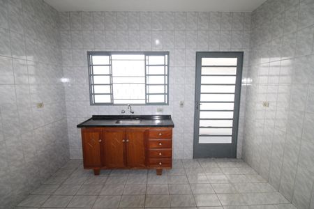 Casa para alugar com 60m², 2 quartos e 2 vagasCozinha