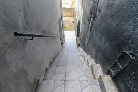 Casa para alugar com 75m², 2 quartos e sem vaga Casa para alugar com 75m², 2 quartos e sem vagaQuintal - Escada