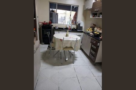 Casa à venda com 3 quartos, 162m² em Quitaúna, Osasco