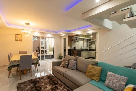 Casa de condomínio à venda com 140m², 3 quartos e 2 vagas Casa de condomínio à venda com 140m², 3 quartos e 2 vagasSala