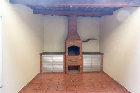 Casa de condomínio para alugar com 70m², 2 quartos e 1 vagaÁrea de Serviço e Churrasqueira
