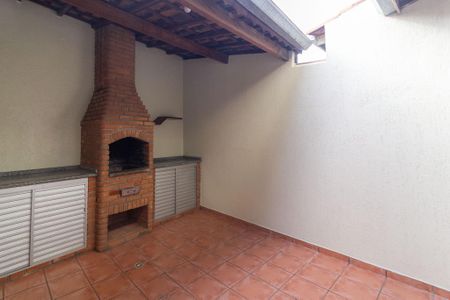 Casa de condomínio para alugar com 70m², 2 quartos e 1 vagaÁrea de Serviço e Churrasqueira