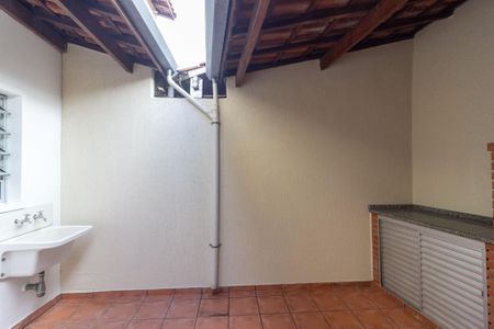 Casa de condomínio para alugar com 70m², 2 quartos e 1 vagaÁrea de Serviço e Churrasqueira