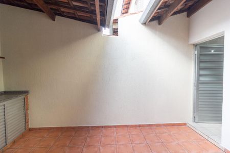 Casa de condomínio para alugar com 70m², 2 quartos e 1 vagaÁrea de Serviço e Churrasqueira