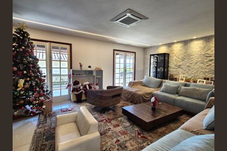 Casa à venda com 3 quartos, 300m² em São Francisco, Niterói