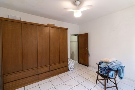 Casa à venda com 247m², 3 quartos e 6 vagasQuarto 2
