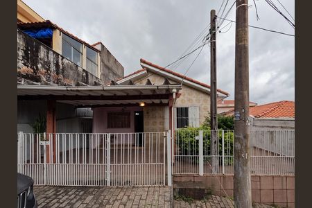 Casa à venda com 157m², 2 quartos e 2 vagas Casa à venda com 157m², 2 quartos e 2 vagasFachada