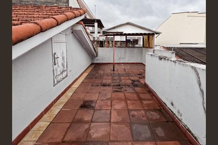Casa à venda com 157m², 2 quartos e 2 vagas Casa à venda com 157m², 2 quartos e 2 vagasVaranda