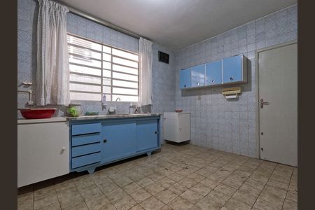 Casa à venda com 157m², 2 quartos e 2 vagas Casa à venda com 157m², 2 quartos e 2 vagasCozinha