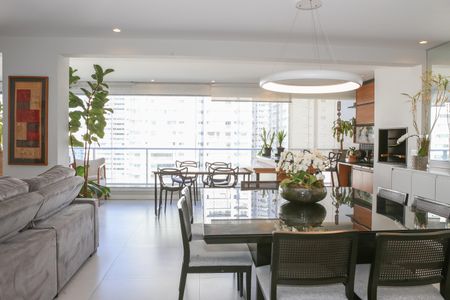 Apartamento à venda com 134m², 3 quartos e 2 vagas Apartamento à venda com 134m², 3 quartos e 2 vagasSala e Varanda Gourmet