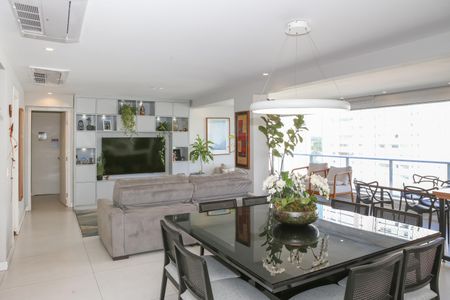Apartamento à venda com 134m², 3 quartos e 2 vagas Apartamento à venda com 134m², 3 quartos e 2 vagasSala e Varanda Gourmet