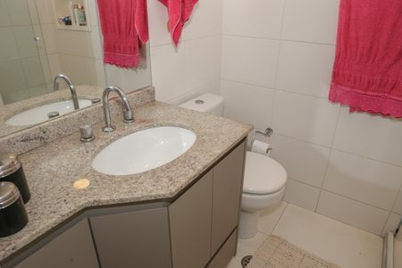 Apartamento à venda com 134m², 3 quartos e 2 vagas Apartamento à venda com 134m², 3 quartos e 2 vagasBanheiro da Suíte 1
