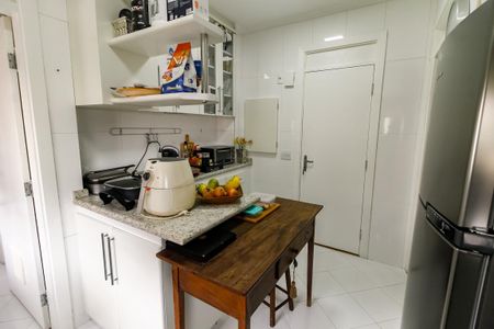 Apartamento à venda com 117m², 3 quartos e 3 vagas Apartamento à venda com 117m², 3 quartos e 3 vagasCozinha - Armários