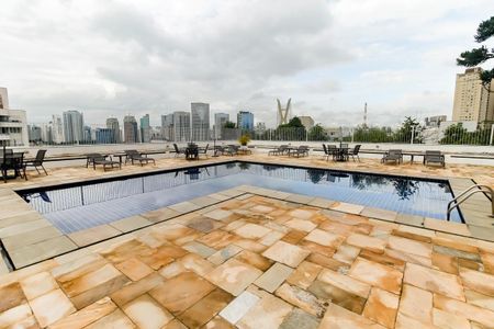 Apartamento à venda com 117m², 3 quartos e 3 vagas Apartamento à venda com 117m², 3 quartos e 3 vagasÁrea comum - Piscina