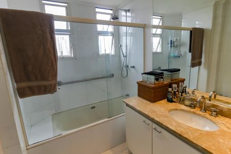 Apartamento à venda com 117m², 3 quartos e 3 vagas Apartamento à venda com 117m², 3 quartos e 3 vagasBanheiro da Suíte