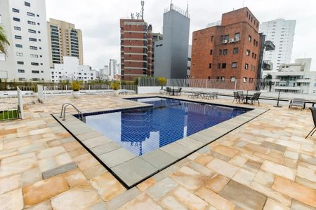 Apartamento à venda com 117m², 3 quartos e 3 vagas Apartamento à venda com 117m², 3 quartos e 3 vagasÁrea comum - Piscina
