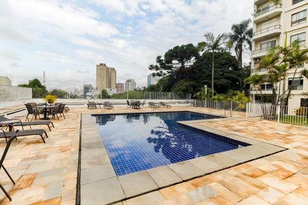 Apartamento à venda com 117m², 3 quartos e 3 vagas Apartamento à venda com 117m², 3 quartos e 3 vagasÁrea comum - Piscina
