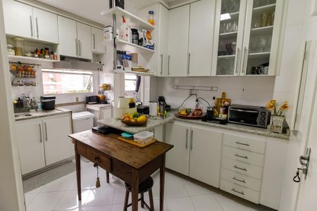 Apartamento à venda com 117m², 3 quartos e 3 vagas Apartamento à venda com 117m², 3 quartos e 3 vagasCozinha - Armários