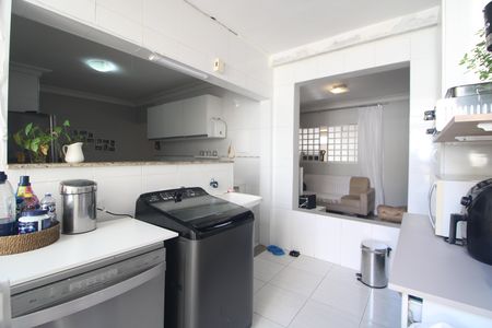 Casa para alugar com 100m², 3 quartos e 2 vagasLavanderia