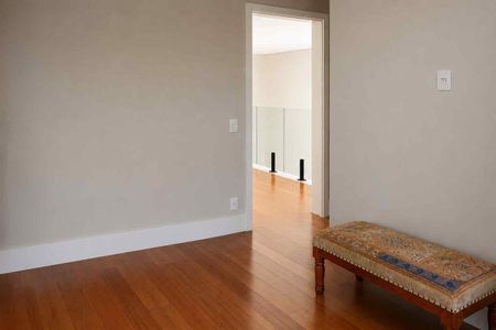 Casa de condomínio à venda com 430m², 3 quartos e 4 vagas Casa de condomínio à venda com 430m², 3 quartos e 4 vagasSuite2