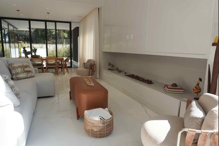 Sala de estar de casa de condomínio à venda com 3 quartos, 430m² em Colinas da Anhanguera, Santana de Parnaíba